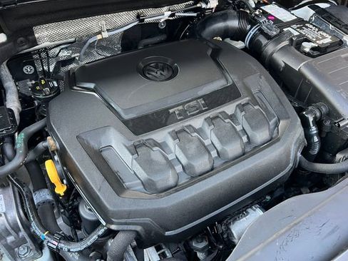 Used 2020 Volkswagen Tiguan SE R-Line image 34