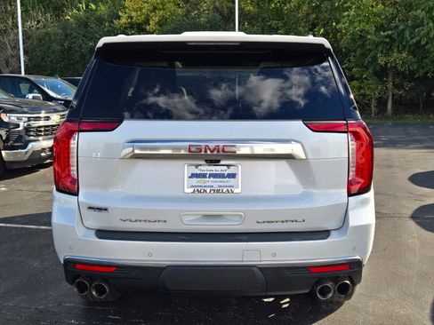 Used 2021 GMC Yukon Denali w/ Denali Premium Package image 13