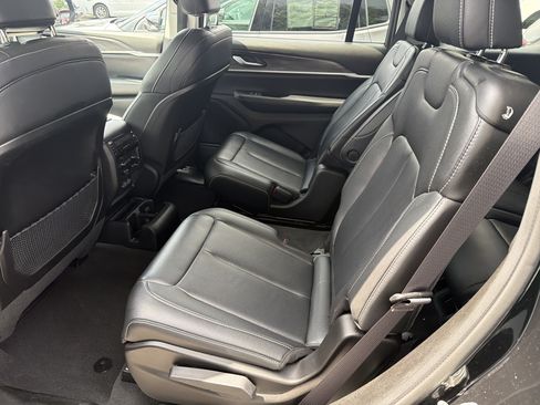 Used 2023 Jeep Grand Cherokee L Limited w/ Black Appearance Package AWD/4WD image 23