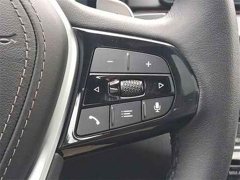 Used 2023 BMW 530i xDrive w/ Premium Package image 25