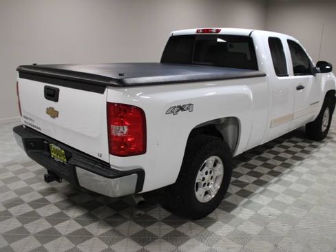 Used 2007 Chevrolet Silverado 1500 LT w/ 2LT Audio Package AWD/4WD image 8