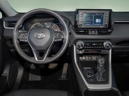 Used 2022 Toyota RAV4 XLE Premium image 8