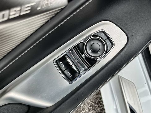Used 2020 Chevrolet Corvette Stingray Preferred Cpe w/ 2LT Preferred Equipment Group RWD image 17