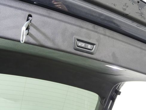 Used 2022 BMW X6 xDrive40i w/ M Sport Package image 14