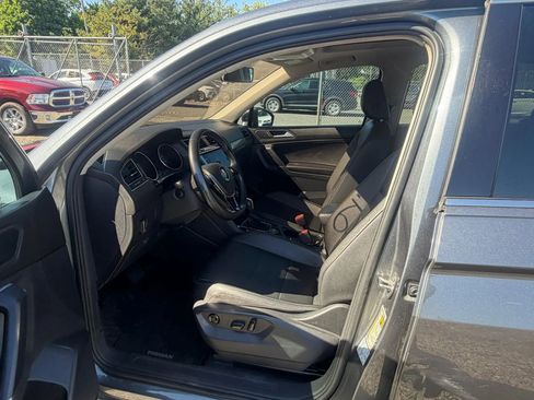 Used 2020 Volkswagen Tiguan SE w/ Panoramic Sunroof Package AWD/4WD image 10