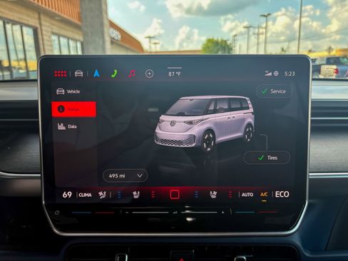 Used 2025 Volkswagen ID. Buzz Pro S RWD image 6