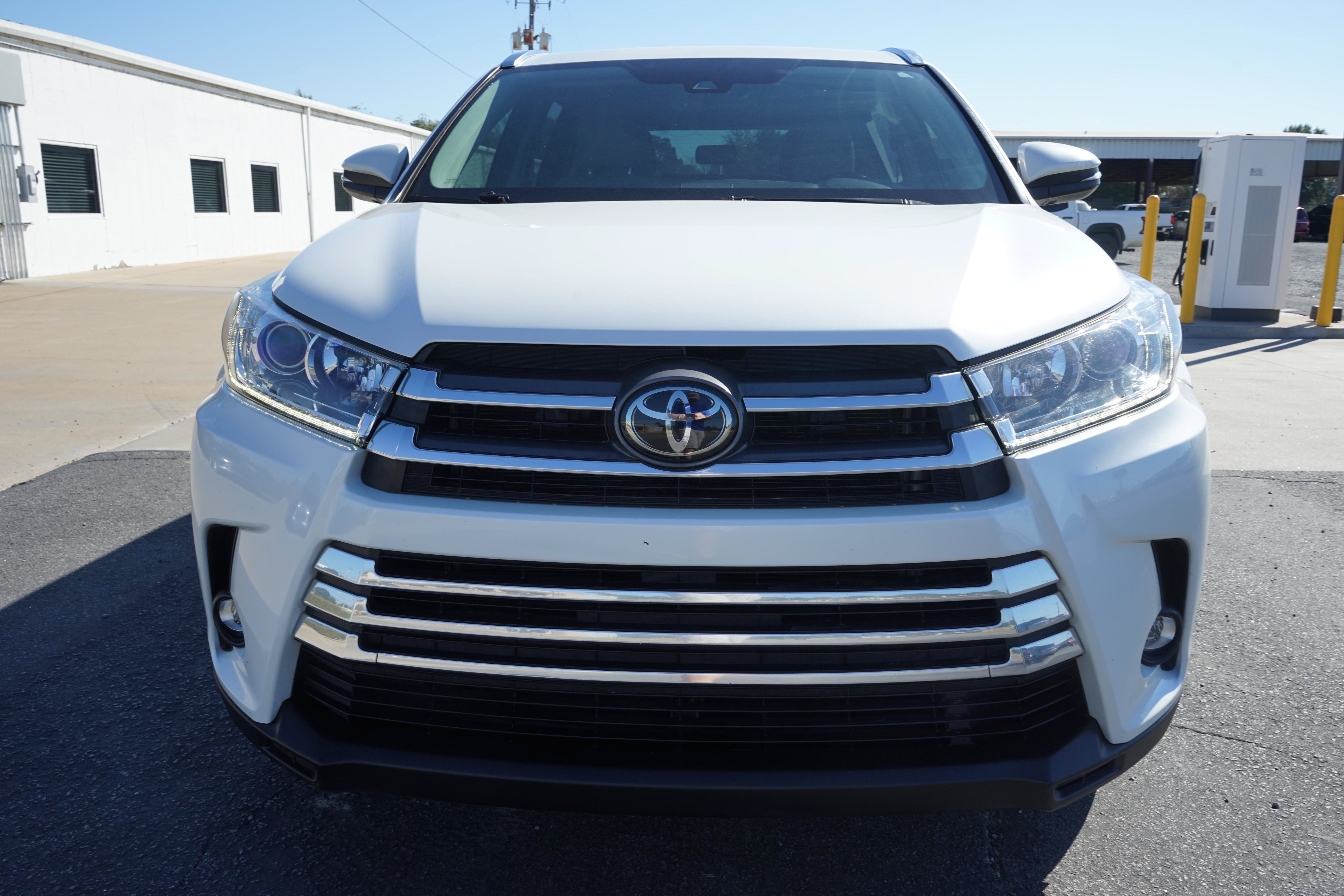 Used 2019 Toyota Highlander Limited FWD image 8