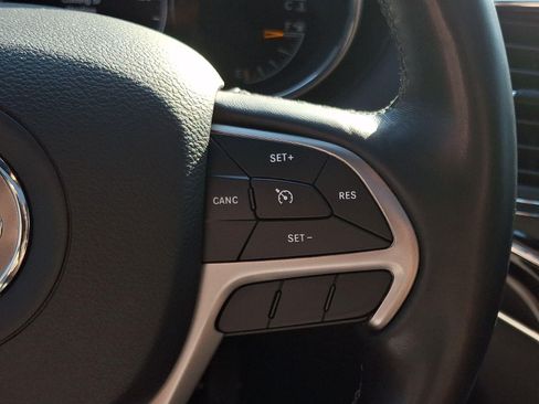 Used 2019 Jeep Grand Cherokee Overland AWD/4WD image 22