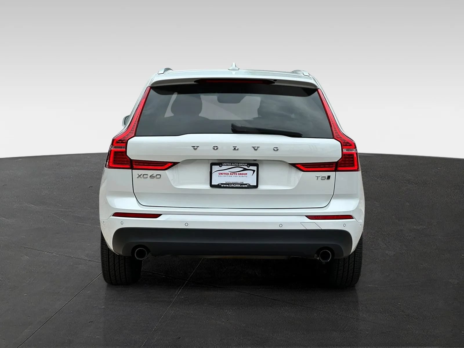 Used 2018 Volvo XC60 T5 Momentum w/ Vision Package AWD/4WD image 6