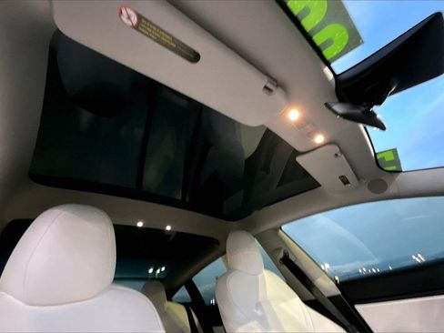 Used 2021 Tesla Model 3 Performance image 22