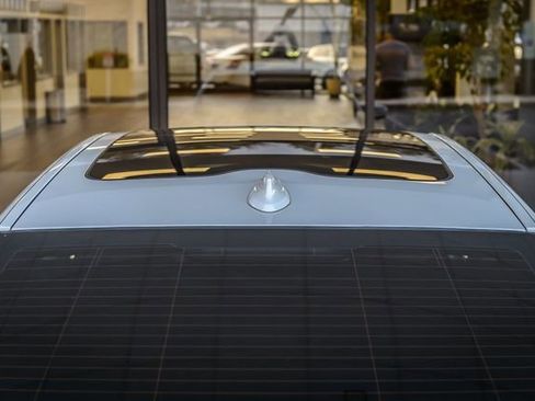 Used 2020 BMW 740i xDrive w/ M Sport Package image 10