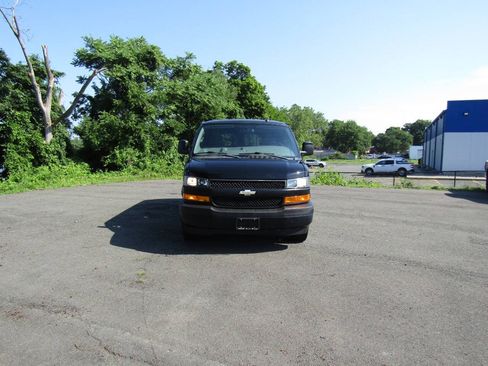 Used 2018 Chevrolet Express 2500 LS RWD image 9