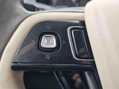 Used 2021 Lincoln Corsair AWD w/ Premium Package image 16