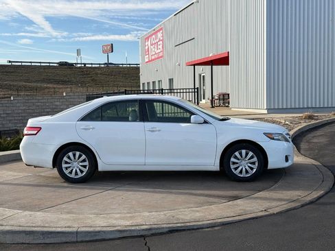Used 2010 Toyota Camry XLE image 2
