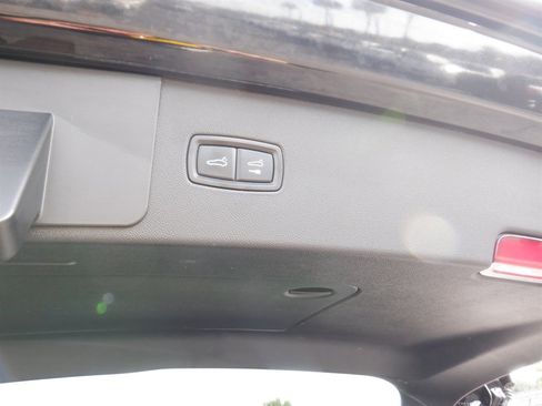 Used 2023 Porsche Cayenne Platinum Edition image 7