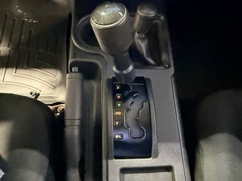 Used 2009 Toyota FJ Cruiser 4WD image 26