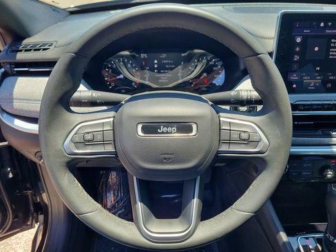 Used 2024 Jeep Compass Latitude AWD/4WD image 15