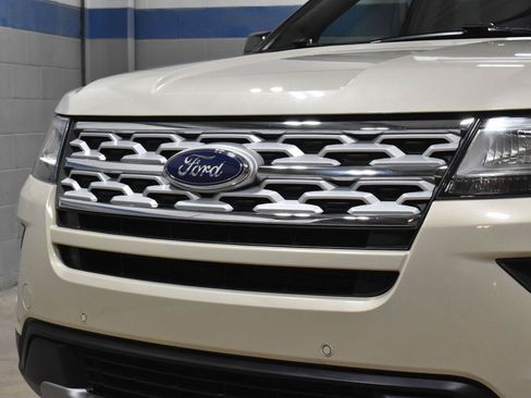 Used 2018 Ford Explorer XLT w/ Equipment Group 202A AWD/4WD image 32