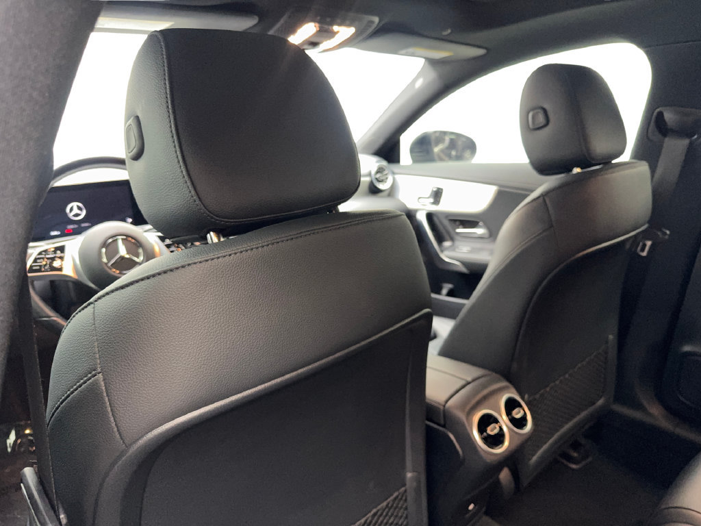 Used 2025 Mercedes-Benz CLA 250 image 35