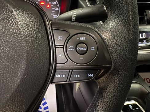 Used 2025 Toyota Corolla LE FWD image 16