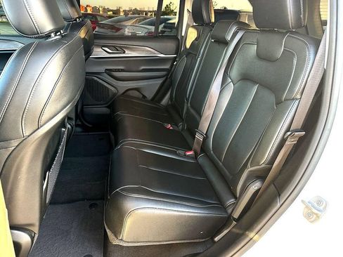 Used 2024 Jeep Grand Cherokee Limited AWD/4WD image 20