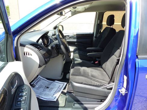 Used 2019 Dodge Grand Caravan SE FWD image 21