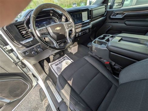 Used 2024 Chevrolet Silverado 2500 LT AWD/4WD image 17