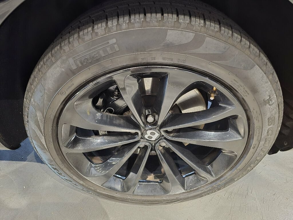 Used 2019 Bentley Bentayga AWD/4WD image 33