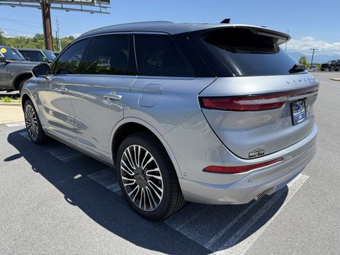 Used 2022 Lincoln Corsair Reserve w/ Equipment Group 201A AWD/4WD image 7