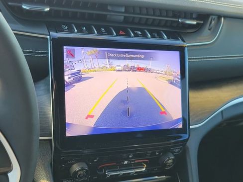 New 2024 Jeep Grand Cherokee Limited w/ Black Appearance Package image 24