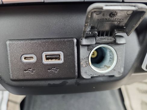 Used 2023 Chevrolet Silverado 1500 Custom image 13