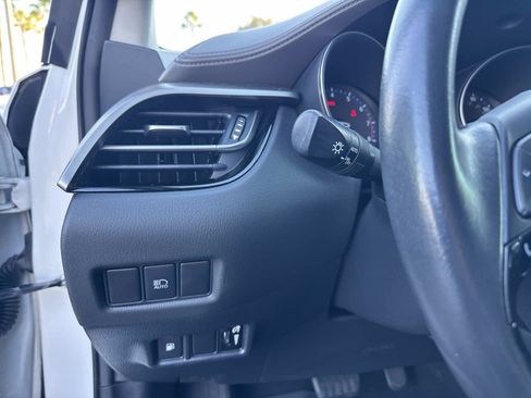 Used 2021 Toyota C-HR Limited image 31