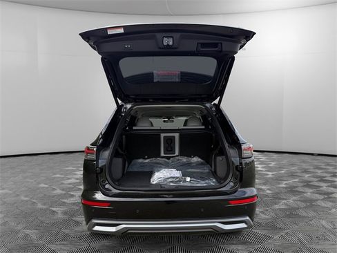 New 2025 Mitsubishi Outlander SE image 9