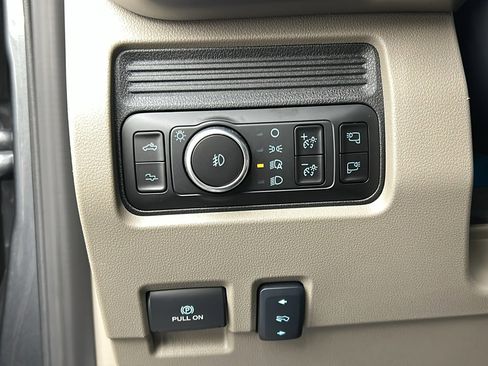 Used 2026 Ford F450 Platinum w/ Platinum Plus Package image 32