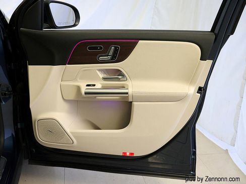 Used 2021 Mercedes-Benz GLA 250 4MATIC image 33