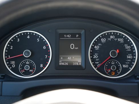 Used 2018 Volkswagen Tiguan Limited image 21