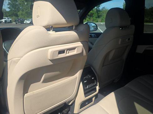 Used 2019 BMW X5 xDrive40i w/ Premium Package 2 AWD/4WD image 9