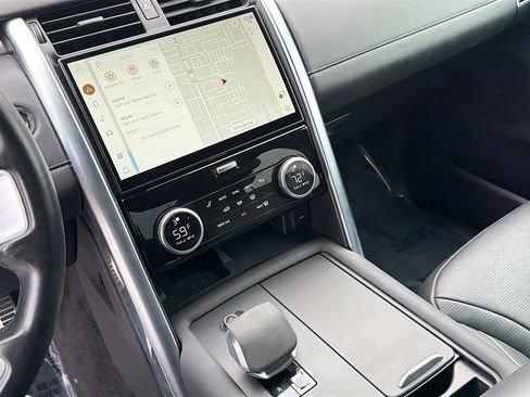 Used 2023 Land Rover Discovery Metropolitan Edition image 29