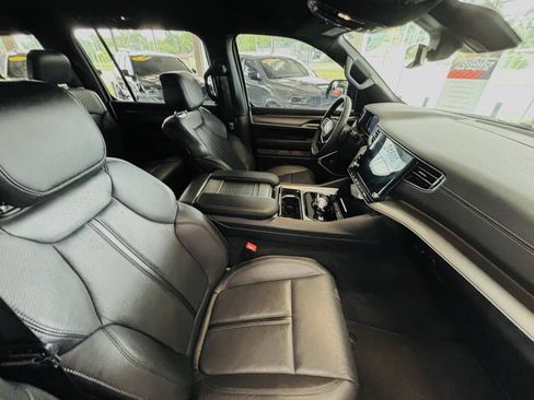 Used 2025 Jeep Wagoneer Series II AWD/4WD image 43