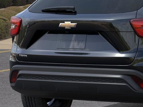 New 2026 Chevrolet Trax LS w/ LS Convenience Package FWD image 35