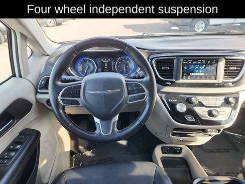 Used 2019 Chrysler Pacifica Touring-L image 22