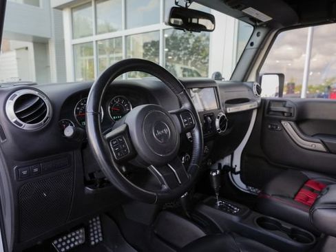 Used 2016 Jeep Wrangler Unlimited Rubicon w/ Connectivity Group AWD/4WD image 23