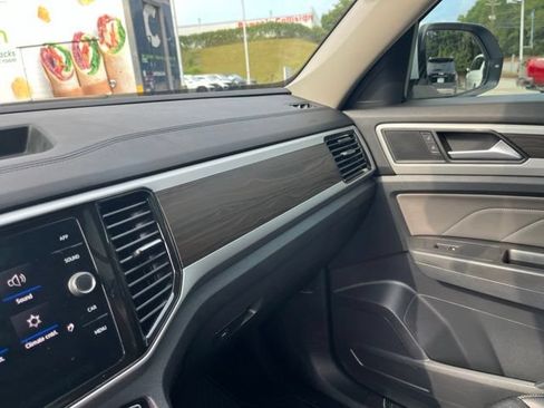 Used 2022 Volkswagen Atlas SE w/ Panoramic Sunroof Package FWD image 30