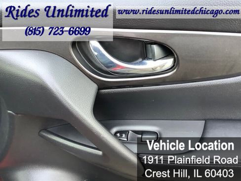 Used 2017 Nissan Rogue SV w/ SV Premium Package image 29