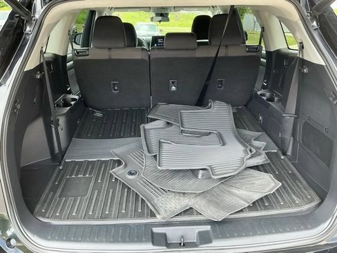 Used 2023 Toyota Highlander LE AWD/4WD image 15