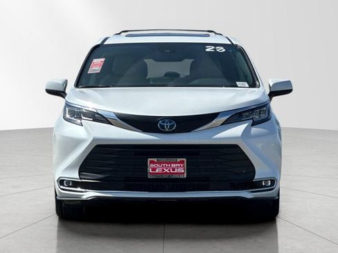 Used 2023 Toyota Sienna XLE w/ XLE Plus Package FWD image 9