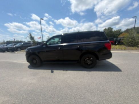 Used 2024 Ford Expedition XLT RWD image 5