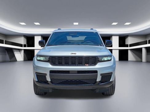 Used 2025 Jeep Grand Cherokee L Laredo AWD/4WD image 9