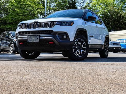 Used 2024 Jeep Compass Trailhawk image 2