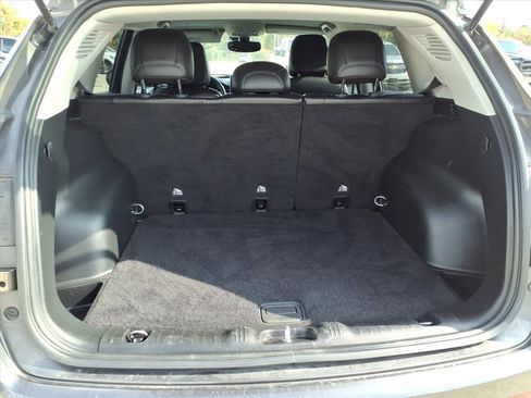 Used 2022 Jeep Compass Latitude image 10